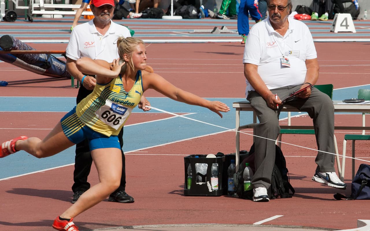 Throwing sports